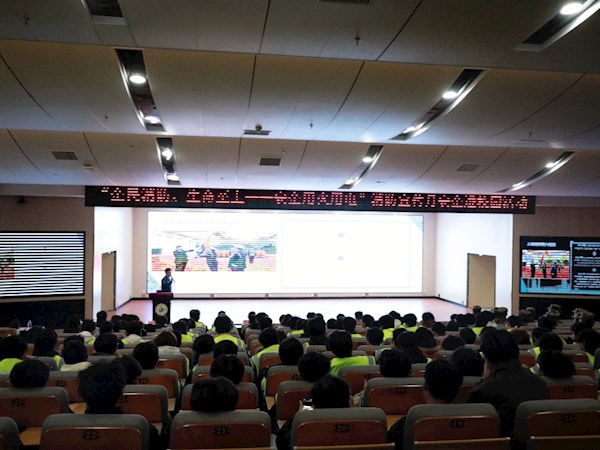 志愿添温护校园 消防知识伴成长——河池市消防救援支队进校园