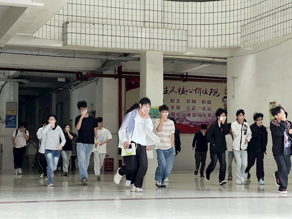 筑牢校园安全防线 提升应急避险能力 —— 人工智能学院开展消防安全应急疏散演练